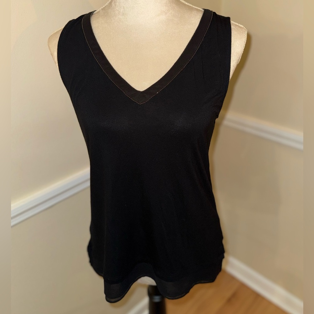 White House Black Market Black V-Neck Sleeveless Top w/ Metal Detail — Sz S 🖤
